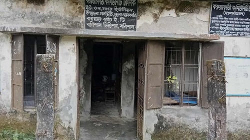 সাপ আসে, জোয়ারের পানি ওঠে—অযত্নে গ্রামের কমিউনিটি ক্লিনিক